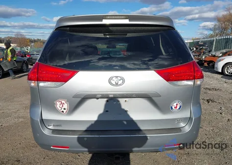 2012 Toyota Sienna Xle 7 Passenger z USA, uszkodzony, nr VIN 5TDDK3DC2CS030751